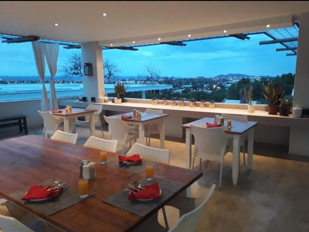 Villa Vista Guesthouse, Windhoek, Namibia Экстерьер фото